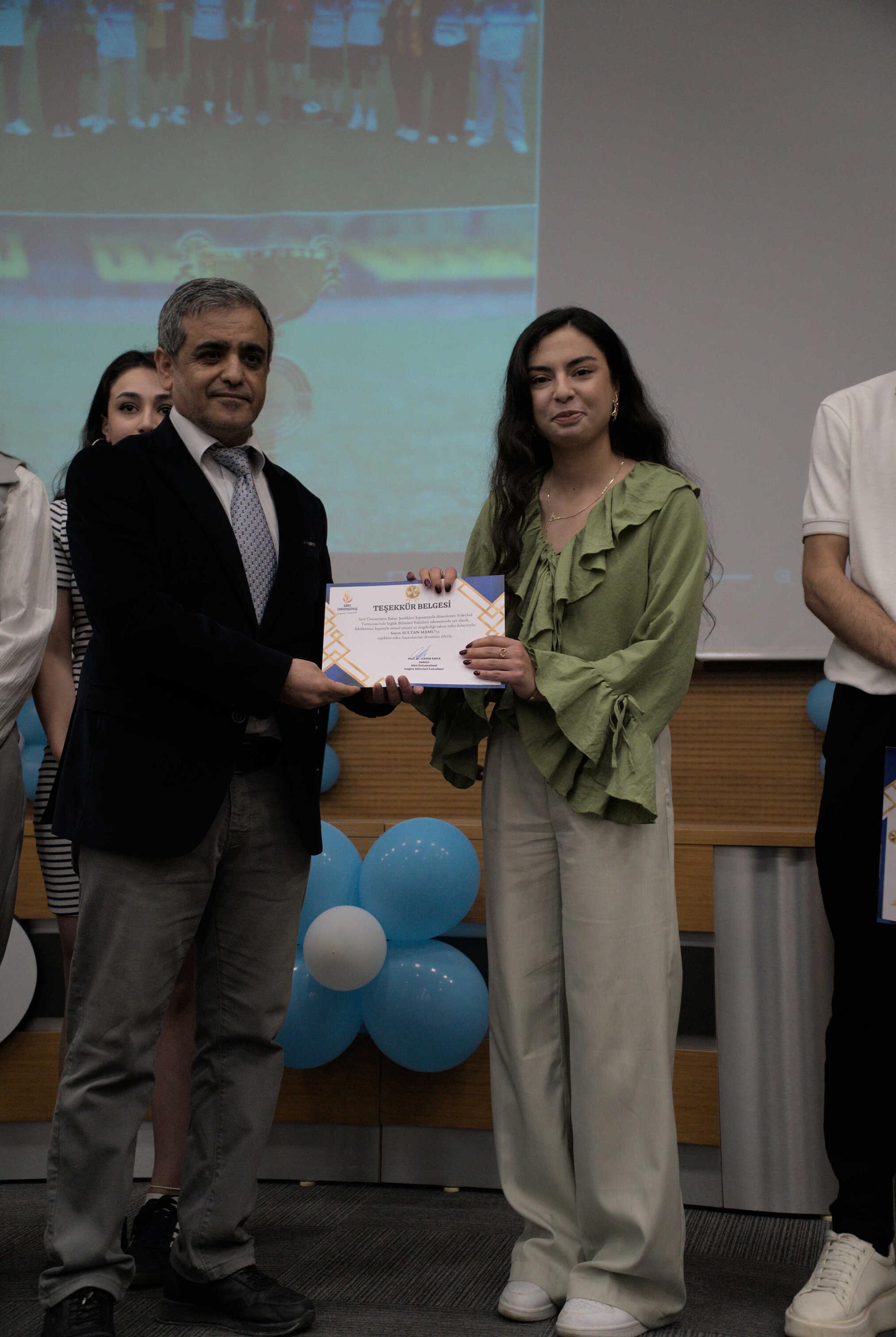 FAKÜLTEMİZ VOLEYBOL TAKIMINA BAŞARI ÖDÜLÜ