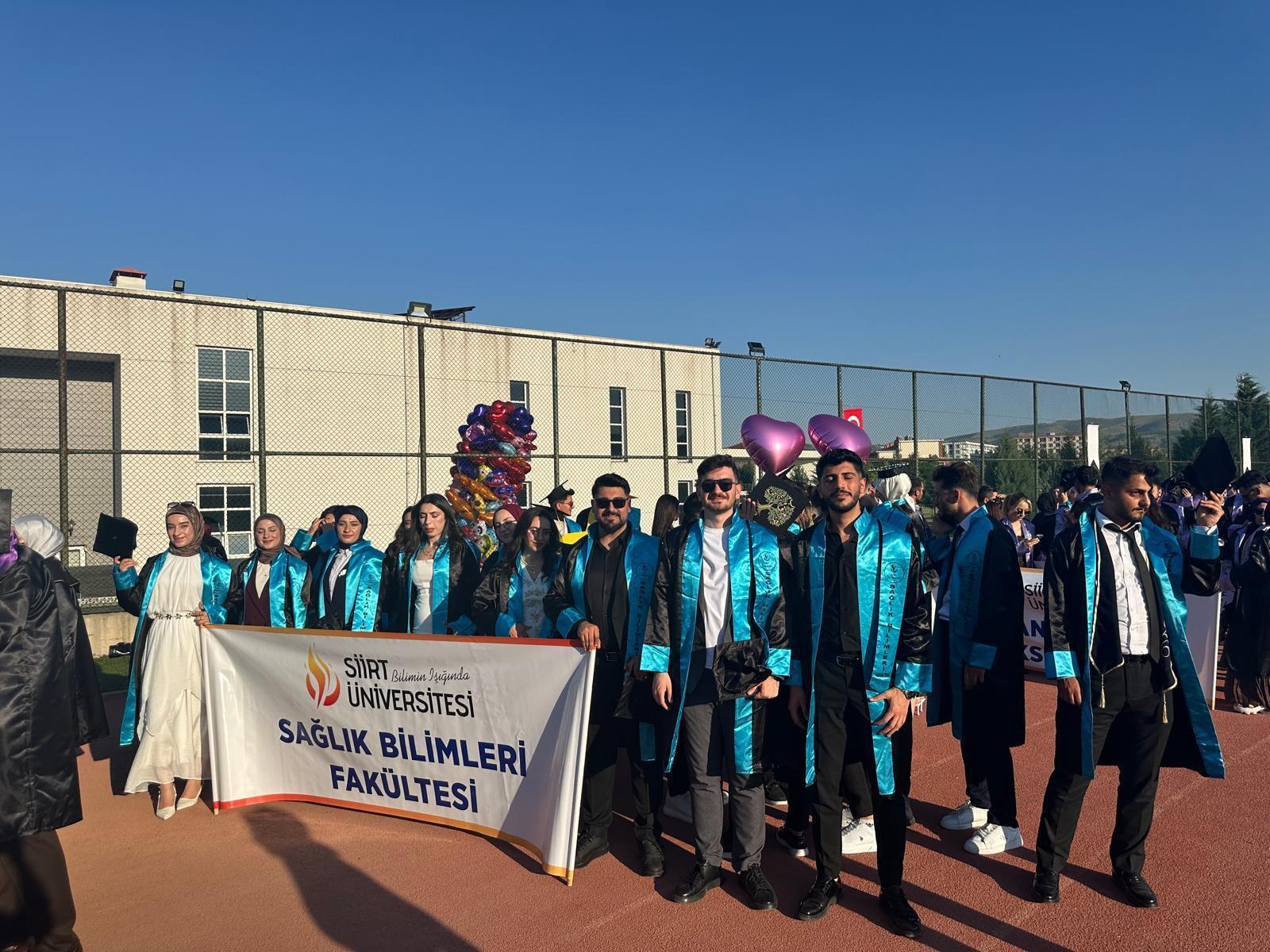 Sağlık Bilimleri Fakültesi Toplu Mezuniyet Törenine Coşkuyla Katıldı