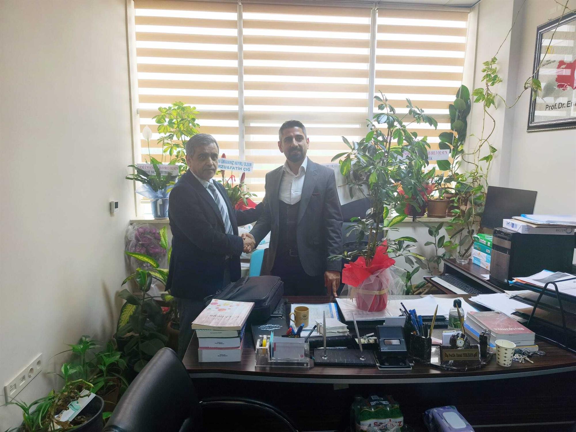 Profesör Doktor Kadrosuna atanan öğretim üyelerimizden prof.Dr.Emrah YERLİKAYAya hayırlı olsun ziyaretinde bulunduk